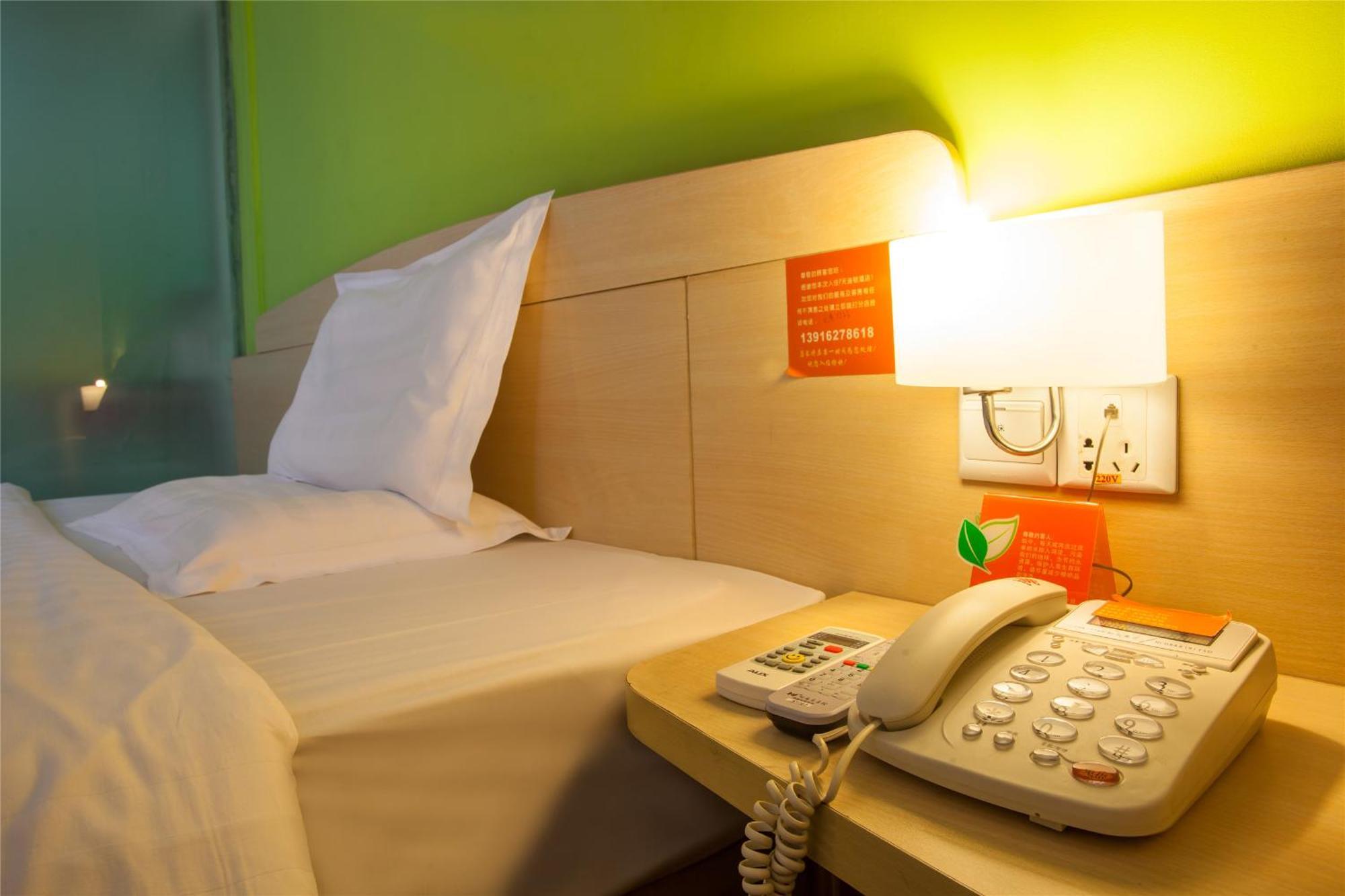 7Days Inn Guangzhou South Railway Station Huijiang Subway Station Bagian luar foto
