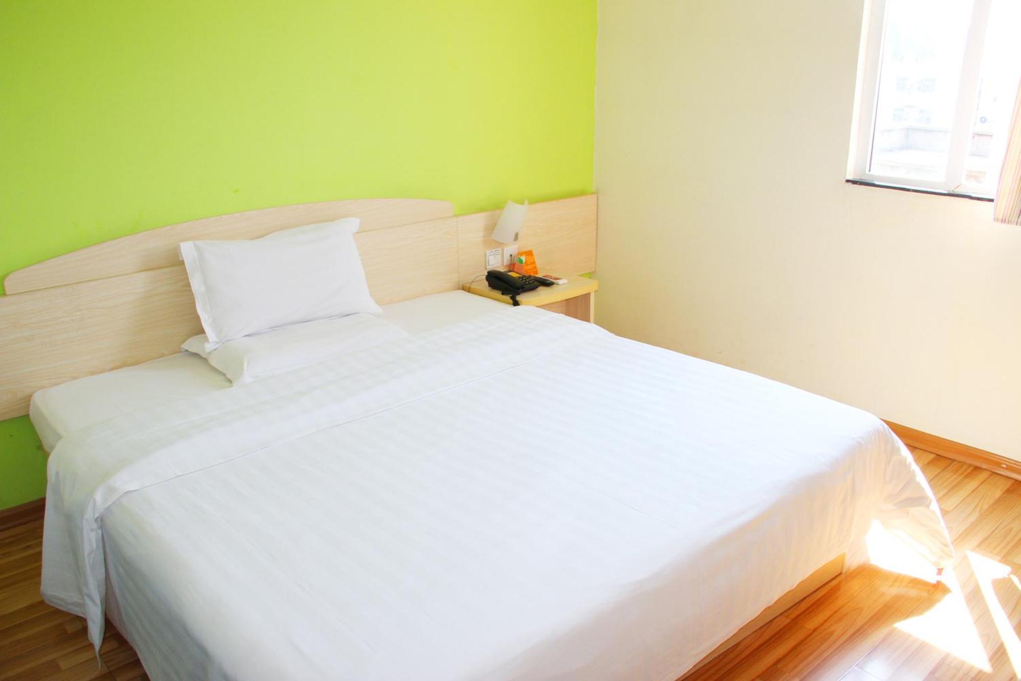 7Days Inn Guangzhou South Railway Station Huijiang Subway Station Bagian luar foto