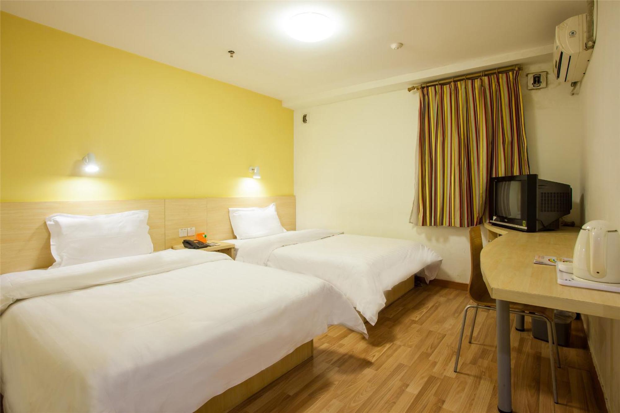 7Days Inn Guangzhou South Railway Station Huijiang Subway Station Bagian luar foto