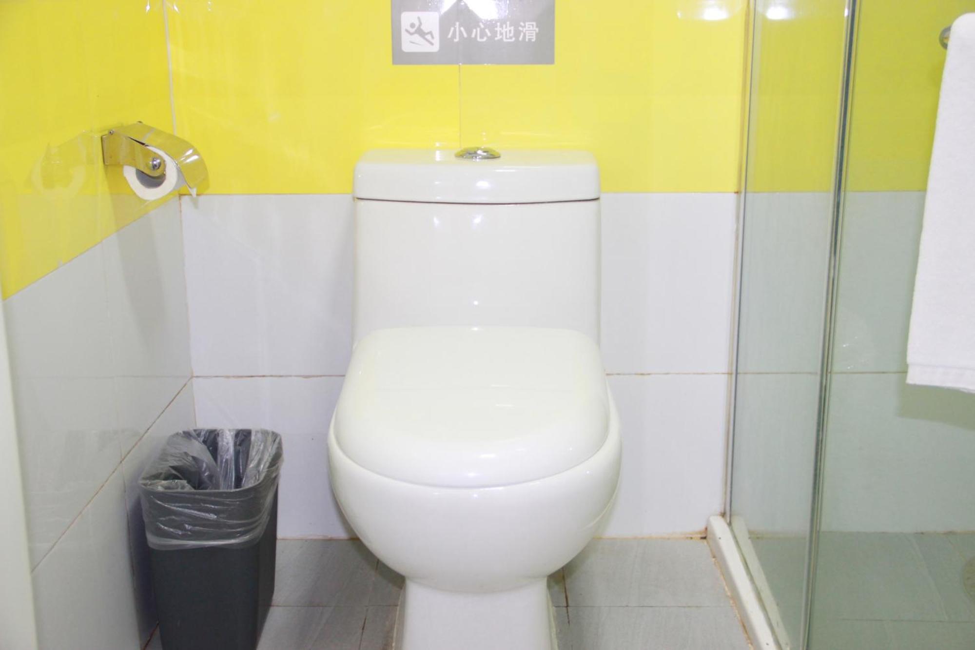 7Days Inn Guangzhou South Railway Station Huijiang Subway Station Bagian luar foto
