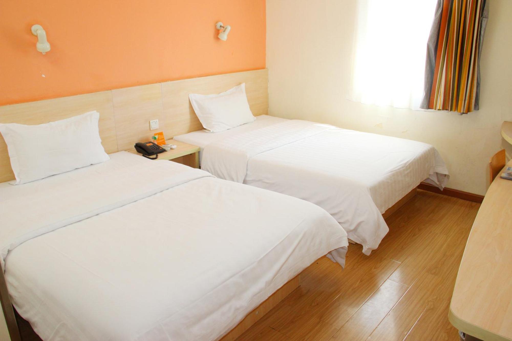 7Days Inn Guangzhou South Railway Station Huijiang Subway Station Bagian luar foto