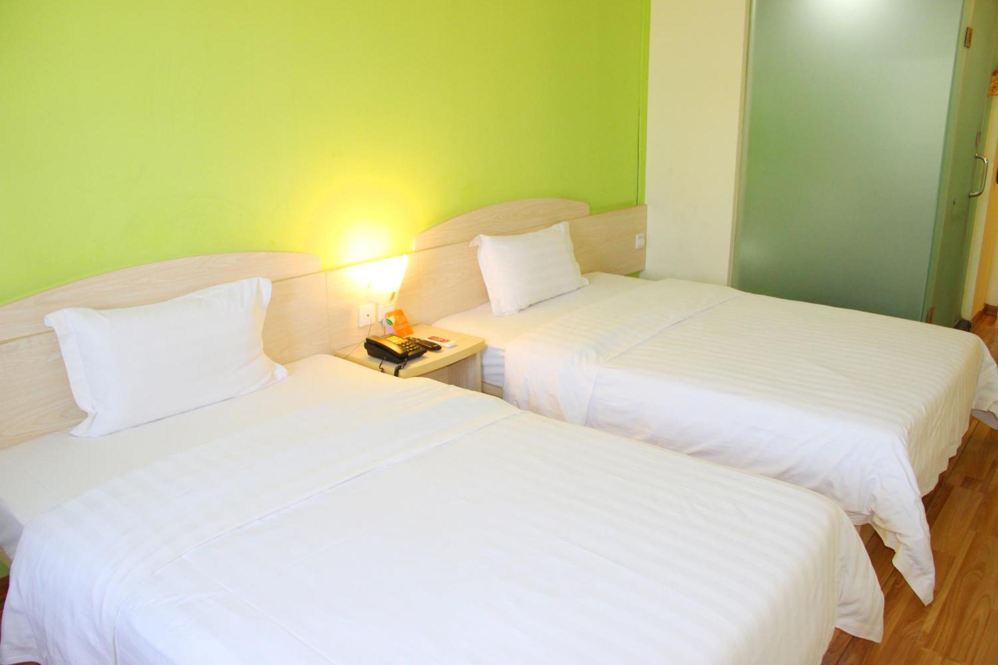 7Days Inn Guangzhou South Railway Station Huijiang Subway Station Bagian luar foto