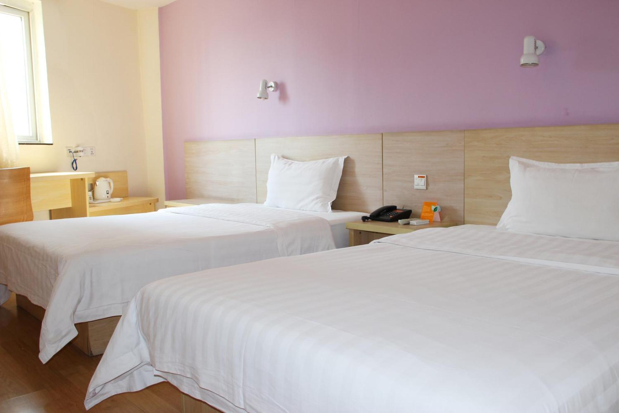 7Days Inn Guangzhou South Railway Station Huijiang Subway Station Bagian luar foto