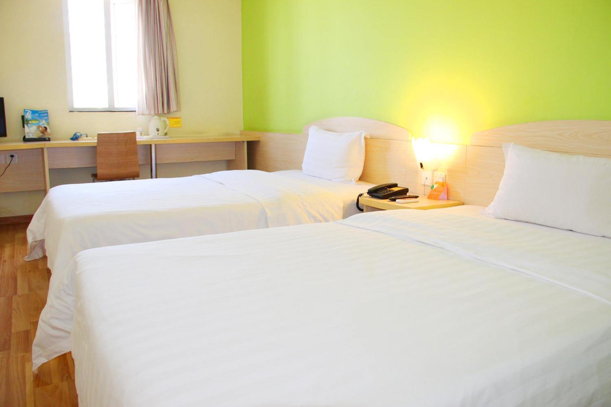 7Days Inn Guangzhou South Railway Station Huijiang Subway Station Bagian luar foto