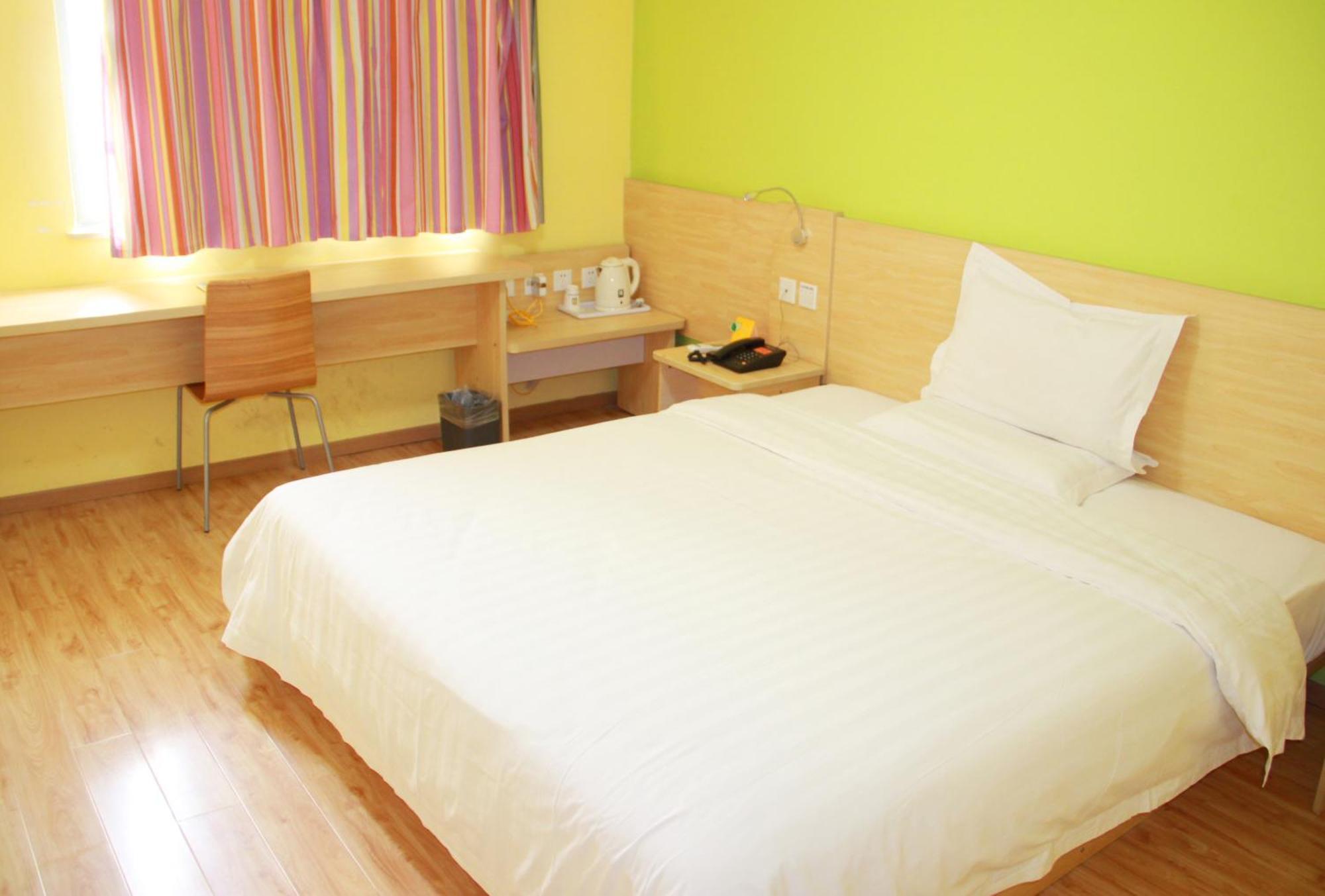 7Days Inn Guangzhou South Railway Station Huijiang Subway Station Bagian luar foto