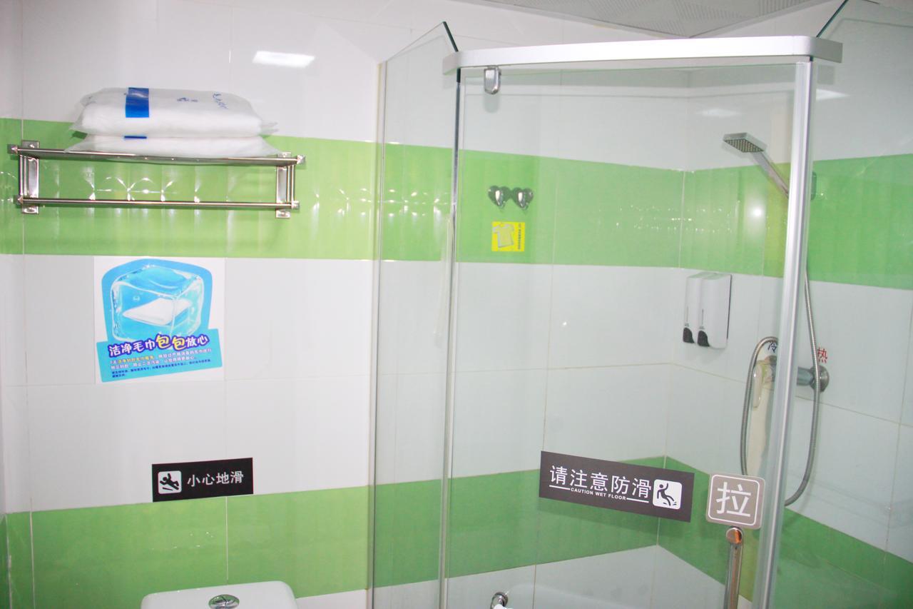 7Days Inn Guangzhou South Railway Station Huijiang Subway Station Bagian luar foto