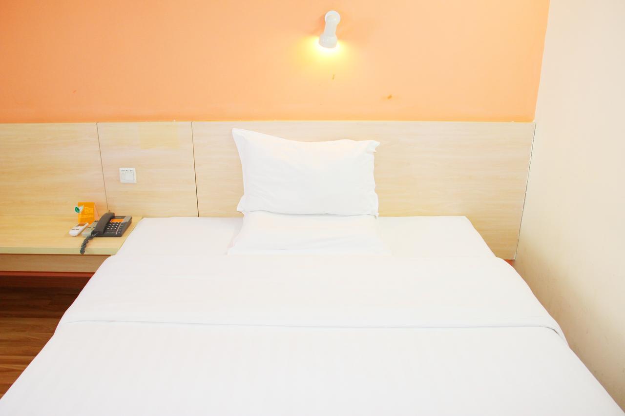 7Days Inn Guangzhou South Railway Station Huijiang Subway Station Bagian luar foto